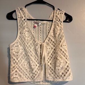 Women’s No Boundaries cream crochet vest size medium